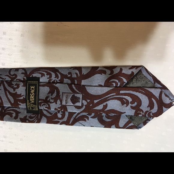SOLD Auth Versace 100% Silk Tie - Picture 6 of 8